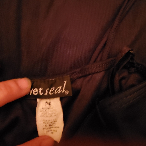 Black tank top - Picture 3 of 5